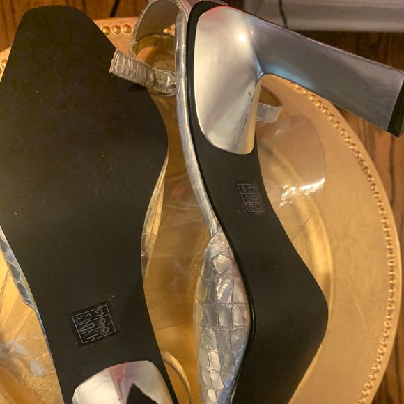 Linea Roma Silver Embossed (Snake) Leather Heels - Picture 5 of 9